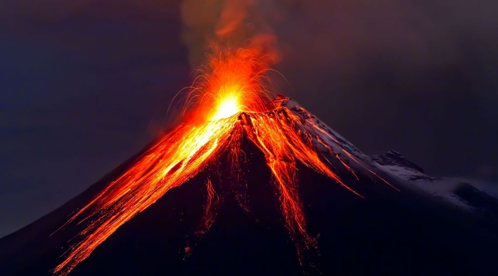 Небезпечна краса: діючі вулкани світу