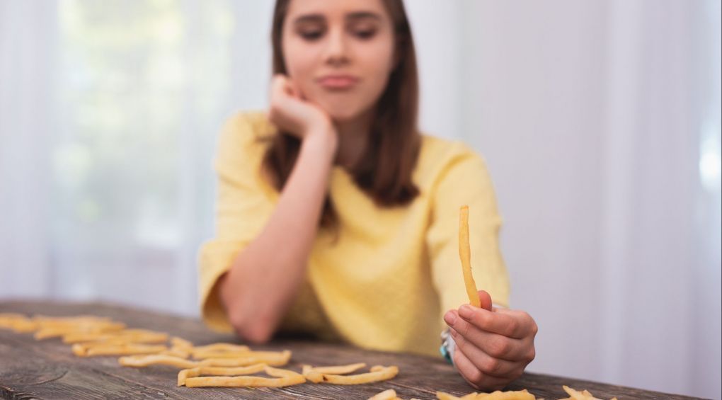 Ученые вычислили размер безопасной порции картофеля фри: любители фаст-фуда в шоке