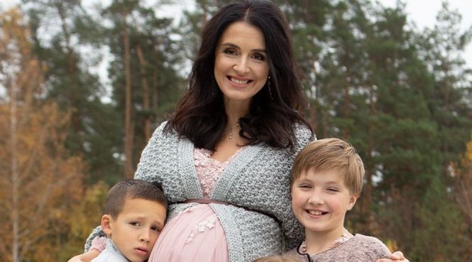 Телеведуча Валентина Хамайко показала фото новонародженого сина