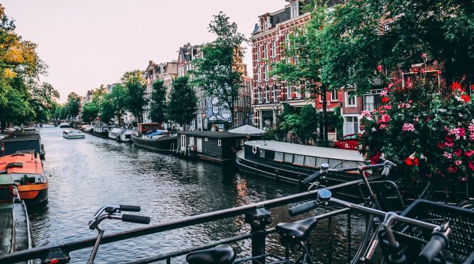 В Амстердаме внедряют запрет автомобилей
