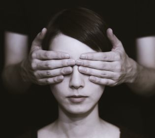 Фізичне, сексуальне, психологічне та економічне: Як вберегтися від домашнього насильства