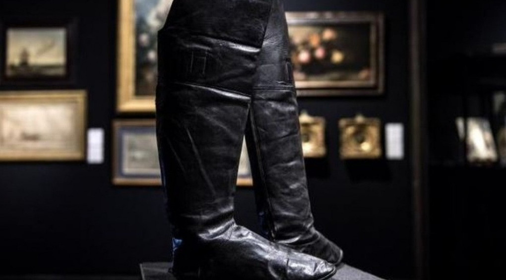 Як нові: На аукціоні продадуть чоботи Наполеона (фото)