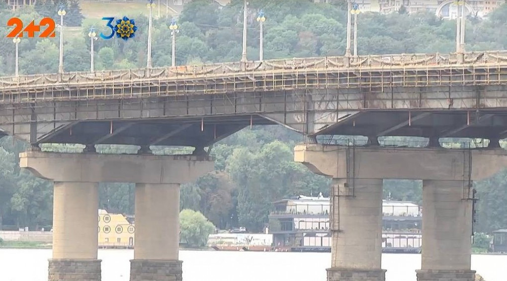 Ремонт невозможен: как столичные власти планируют спасать мост Патона?