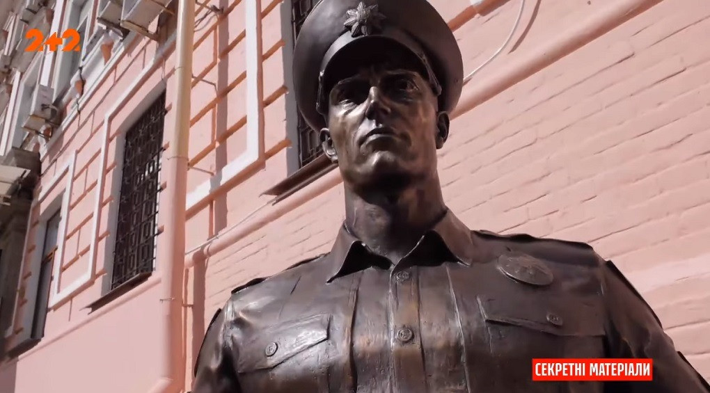 Відкриття пам’ятника поліцейським обернулось скандалом: на кого схожа скульптура