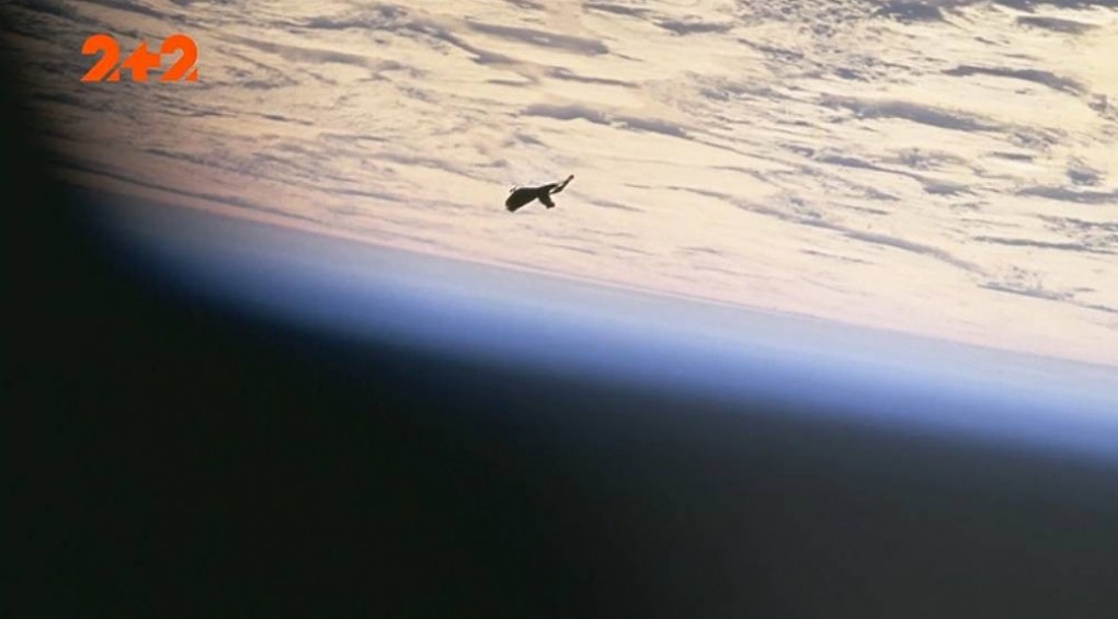 Супутник «Чорний принц» досліджує Землю для інопланетян