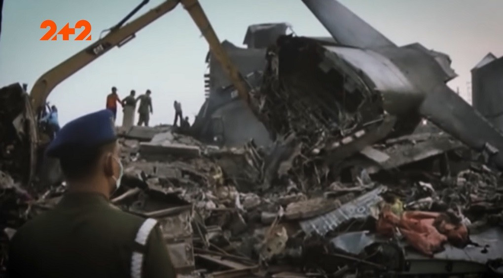 В Индонезии есть гора, питающаяся человеческой плотью: почему об нее разбился российский самолет
