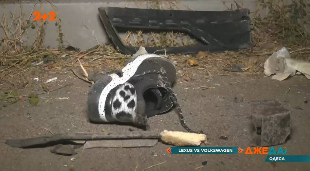 В Одессе столкнулись Volkswagen и Lexus: пять человек вылетело из разбитых авто