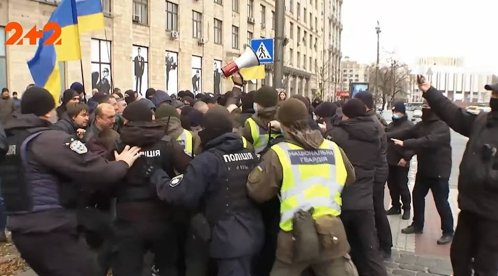 Столкновение с полицией и перекрытый центр города: в столице митинговали автоперевозчики