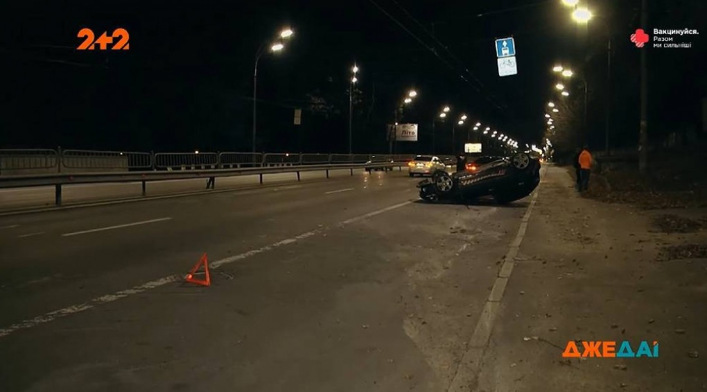 Поклав машину на дах: у Києві молодий гонщик не впорався з керуванням