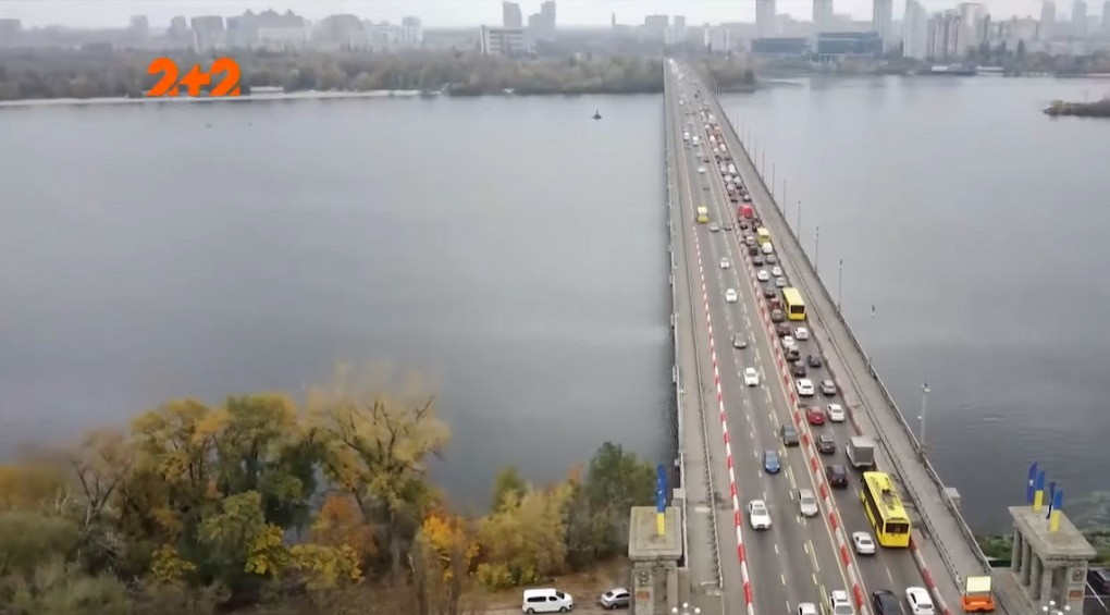 Вакцинували міст Патона: у Києві активісти намагаються врятувати міст від руйнування ВІДЕО
