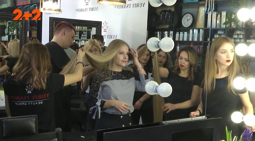 Самые длинные волосы в мире: 15-летнюю украинку к рекорду готовили пять парикмахеров