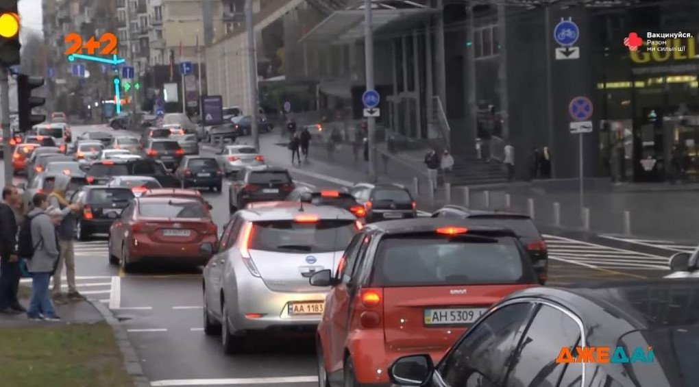 Жовта сітка на дорогах столиці: що це за розмітка, і чому про неї не розповіли водіям?
