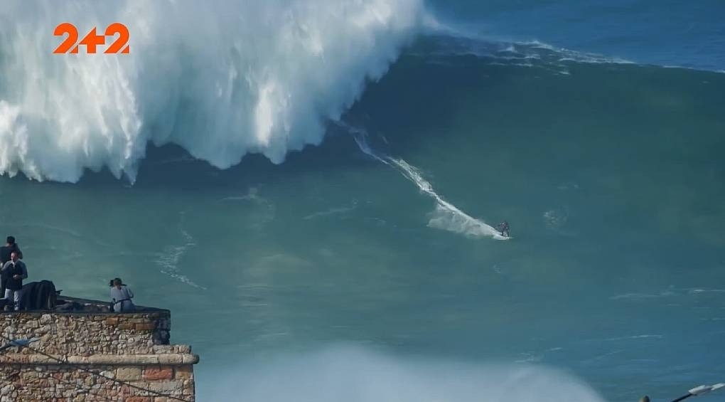 Самые экстремальные рекорды: серфингистка покорила волну высотой с семиэтажное здание