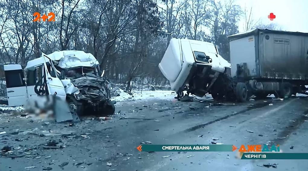 Поганий стан траси, водій маршрутки чи керманич вантажівки: хто винен у смерті 13 людей під Черніговом?
