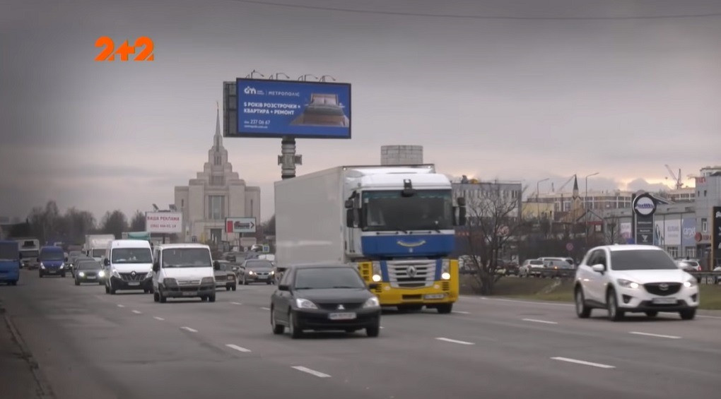Корупція на українських дорогах: чому перевантажені фури ігнорують Укртрансбезпеку