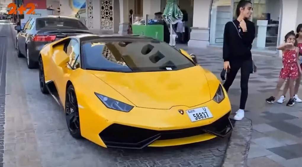Найвідоміший автоцвинтар в Дубаї: чому власники кидають свої дорогі машини?
