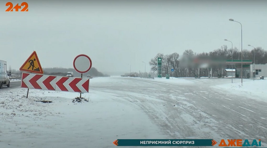 Ловушка для водителей: дорожники под Харьковом установили песчаную преграду