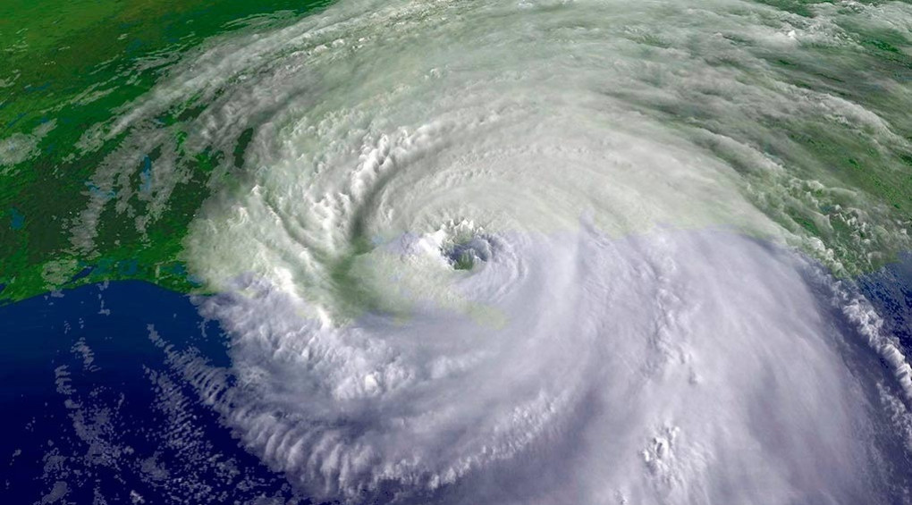 Почему ураганы называют женскими именами