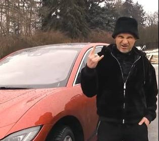 Зірковий автопатруль: співак Олег Скрипка їздить на машині, ціна якої сягає 2 мільйонів гривень