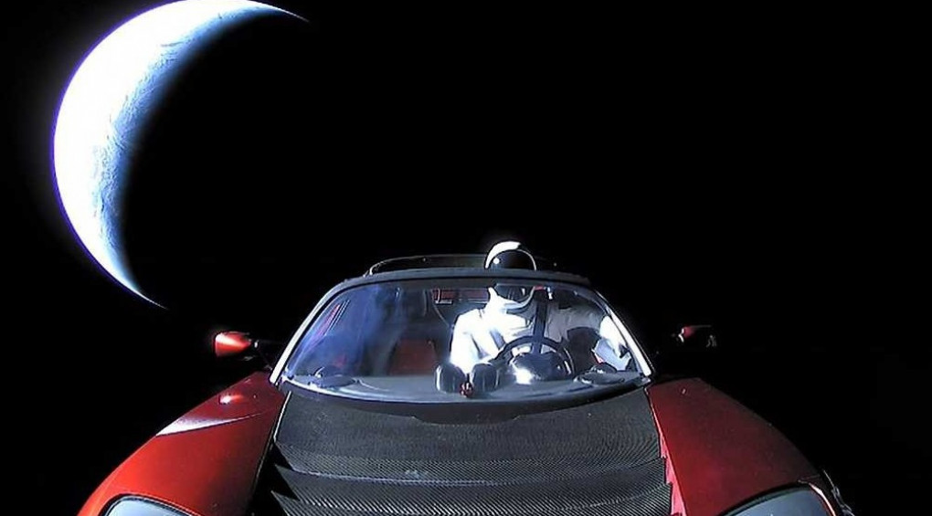 Космическая Tesla Илона Маска: где находится и какова вероятность ее столкновения с Землей?