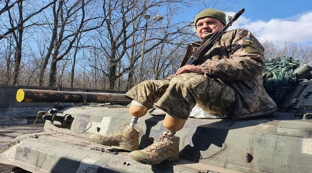 55-річний чоловік з протезами замість ніг воює за Україну проти російського загарбника