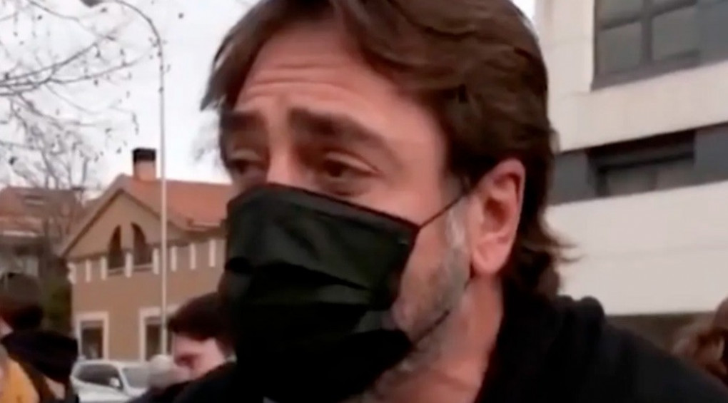 Муж Пенелопы Крус актер Хавьер Бардем вышел на митинг под посольство россии против войны в Украине