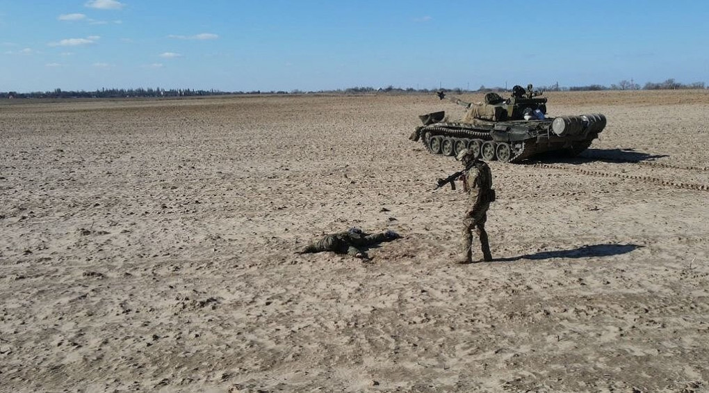 Солдат рф здався та віддав танк українським бійцям