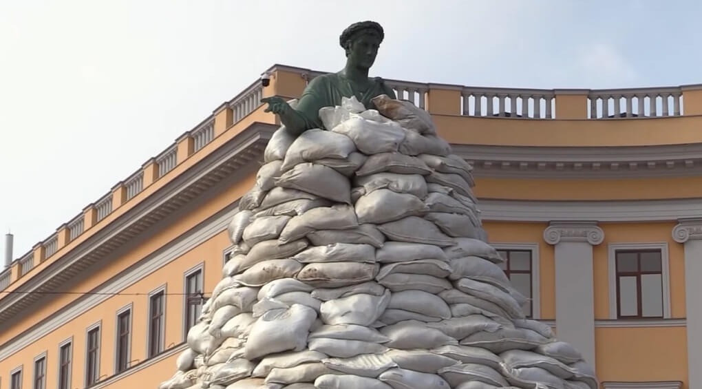 Захистити історію та культуру: як українці рятують пам'ятники від російських окупантів