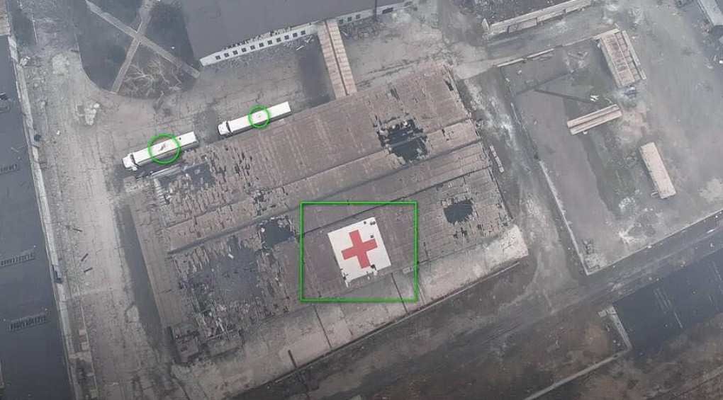 Рашисты-фашисты обстреляли из авиации здание, отмеченное красным крестом