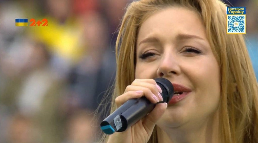 Тина Кароль исполнила гимн Украины во время благотворительного матча «Базель» – «Динамо Киев» (ВИДЕО)
