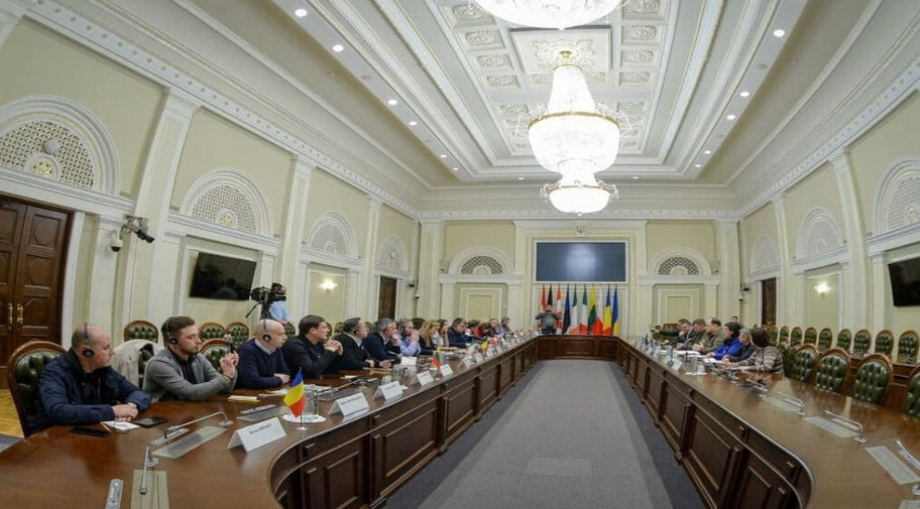 Семь шагов программы для поддержки Украины: о чем договорились парламентарии после посещения Бучи и Бородянки