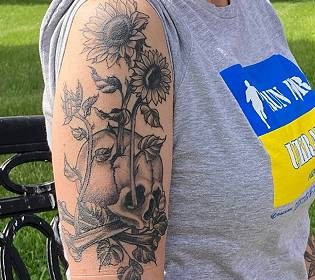 Світова підтримка України: Меган з штату Кентуккі в США зробила незвичне татуювання