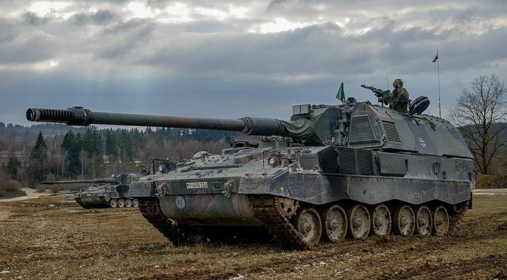 Немецкие САУ PzH 2000 скоро появятся в Украине: характеристики и основные свойства оружия