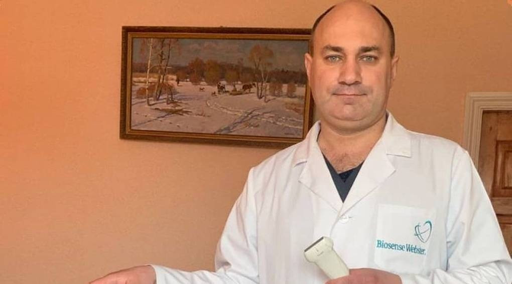 «Оперировали под фонариками телефонов»: врач из Чернигова вспоминает первые месяцы российского вторжения
