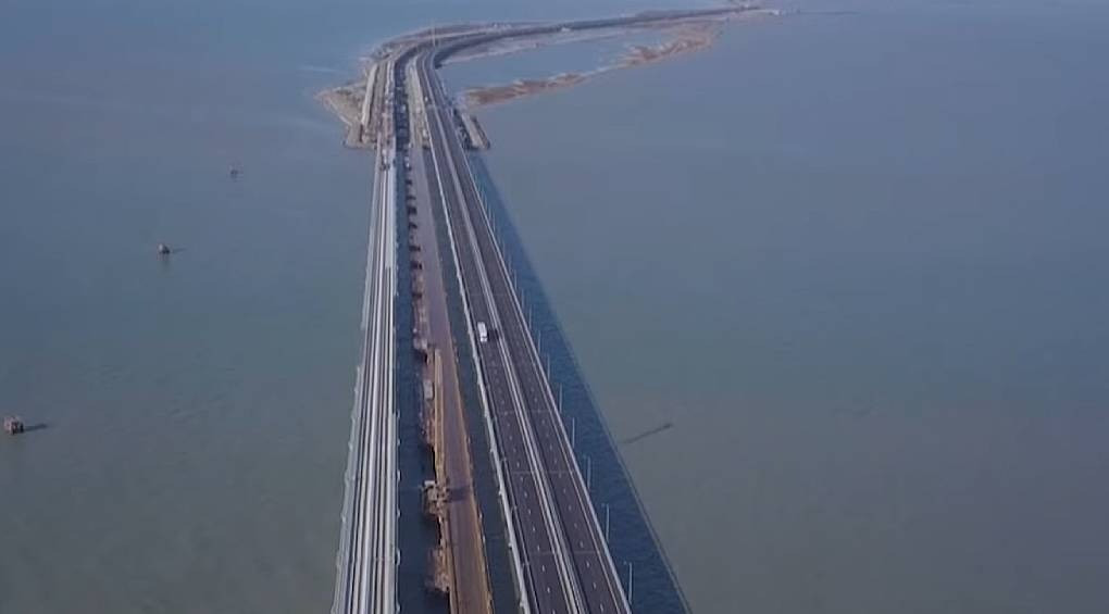 «Это незаконное строительство, которое нужно уничтожить»: когда будет взорван Крымский мост?