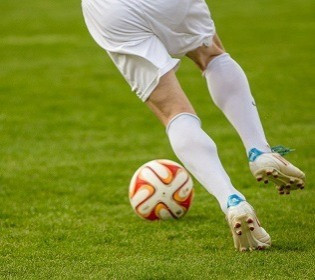 Телеканал 2+2 будет транслировать футбольные матчи 15-го сезона Украинской Премьер-лиги