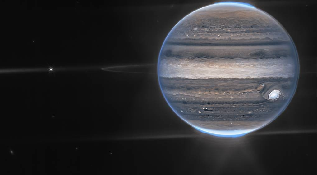 Полярні сяйва та тумани: НАСА показало нещодавні детальні фото Юпітера