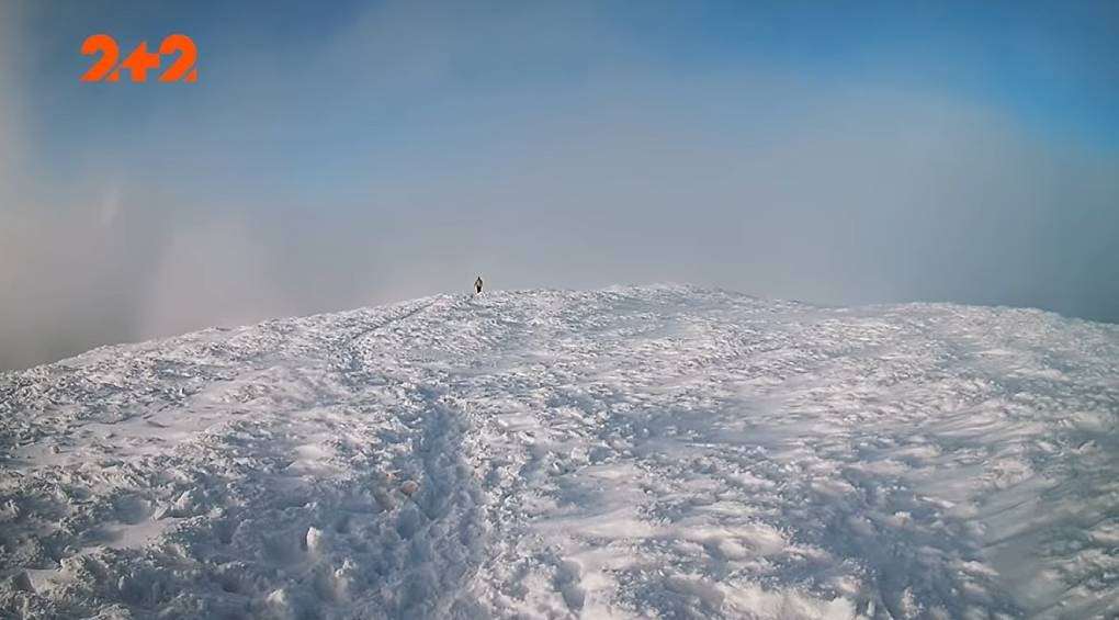 Призрак горы Петрос на Закарпатье: туристы запечатлели загадочную фигуру в горах