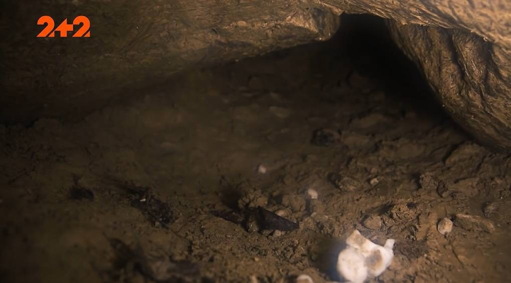«Ворота до Пекла» на Тернопільщині: журналісти «Загубленого світу» у печері випадково зняли на камеру сутність