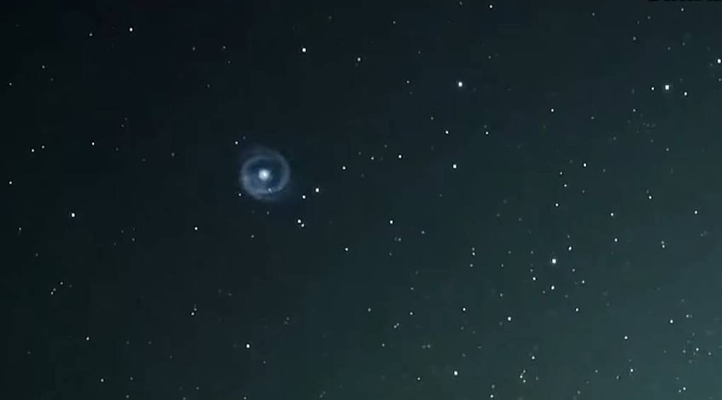 Камера на вершине самой высокой горы Гавайев зафиксировала странное поведение звезд (ВИДЕО)
