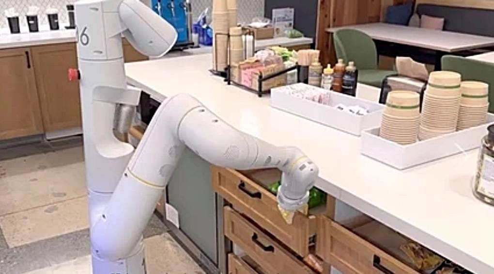 ШІ-мозок: Google і Microsoft представили реальних роботів зі штучним мозком, який здатен аналізувати