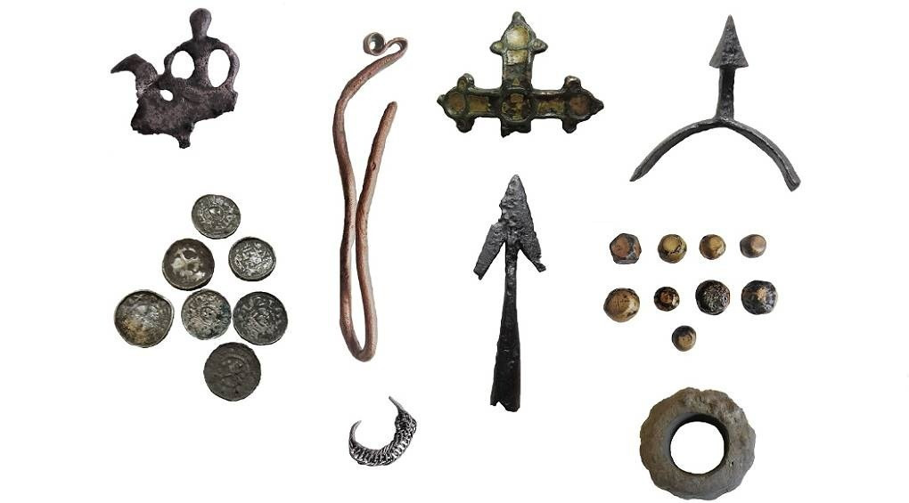Средневековые артефакты, найденные в Польше, возможно с рыцарского двора