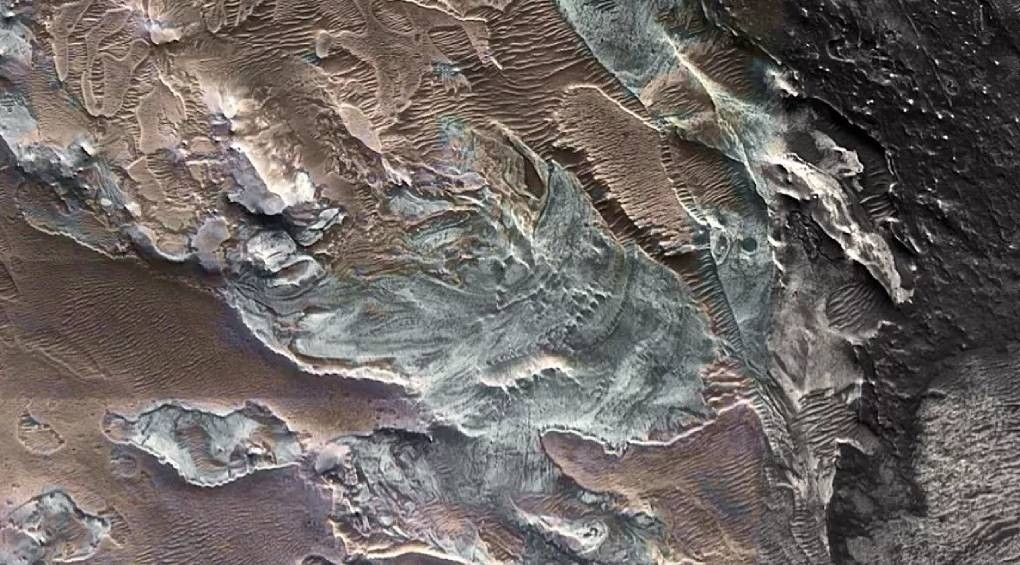 «Сучасний» льодовик на Марсі: вчені виявили ознаки прихованого водяного льоду на Червоній планеті