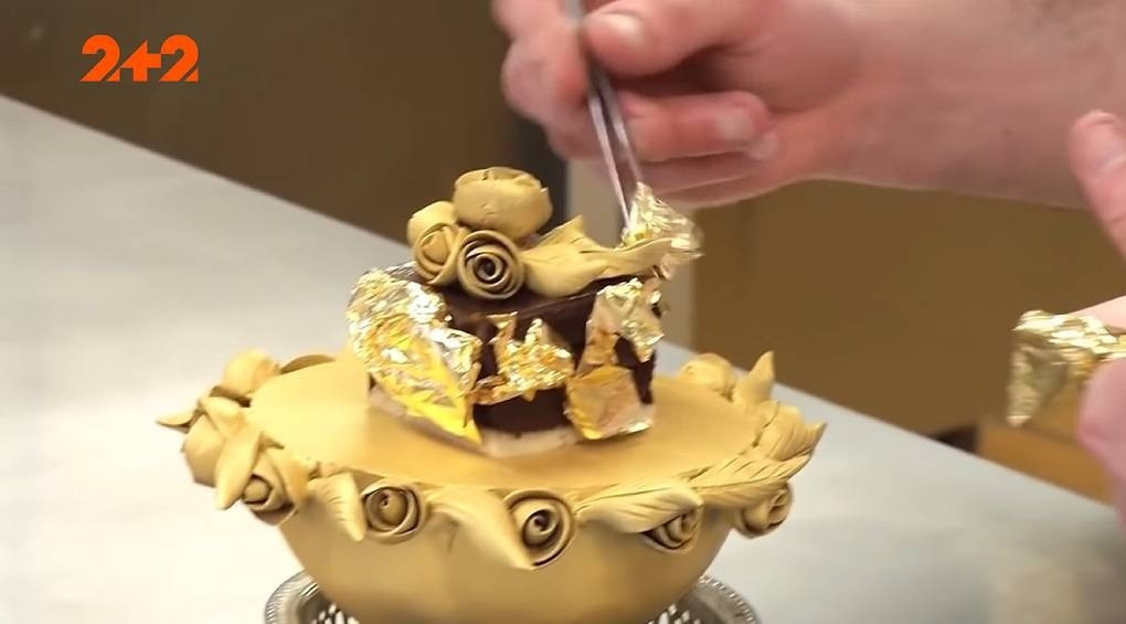 Смаколик за ціною київської квартири: британський шеф-кухар створив золотий десерт за $35 тисяч
