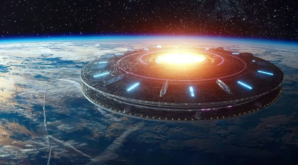 Выпускает крошечные зонды на Землю: ученый Гарварда и представитель Пентагона предполагают, что в Солнечной системе прячется НЛО