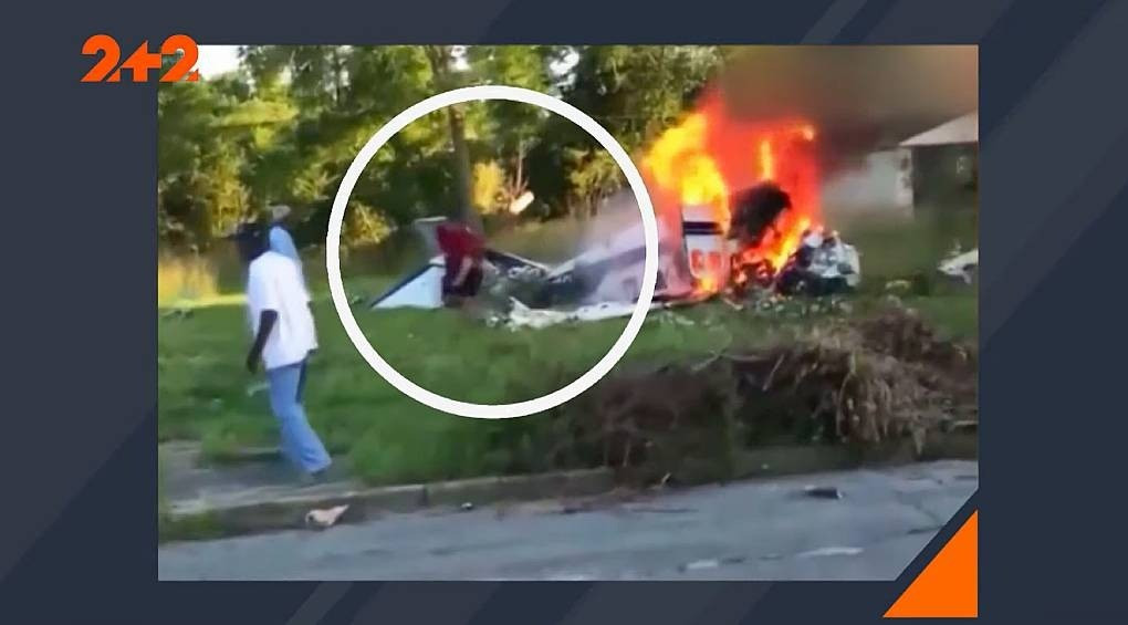 В США сняли на видео горящий самолет после авиакатастрофы, из которого невредимым вышел подросток