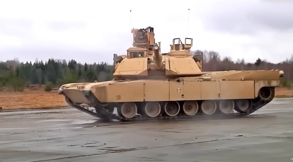 Прошивает броню танков, как горячий нож масло: Польша улучшит танки Abrams снарядами с обедненным ураном