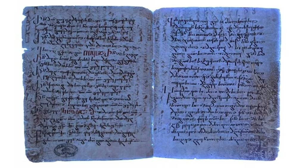 Ультрафиолет показал «скрытую главу»: ученые нашли неизвестную страницу из Библии, написанную 1500 лет назад