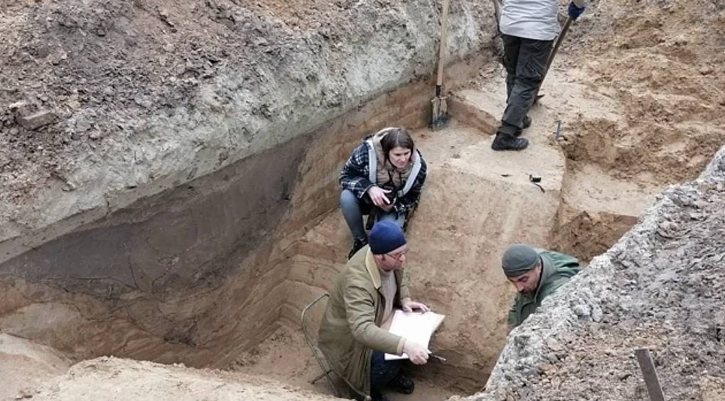 В Чернигове во время ремонтных работ случайно откопали древний оборонный ров города
