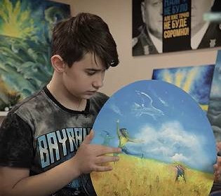 Предсказал вторжение россиян: талантливый 11-летний мальчик с аутизмом рисует войну в Украине